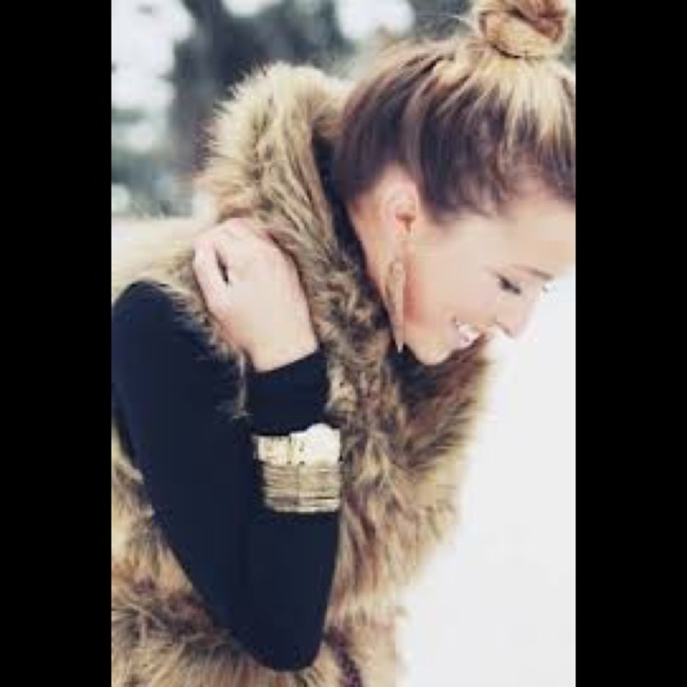 Cache faux fur vest
